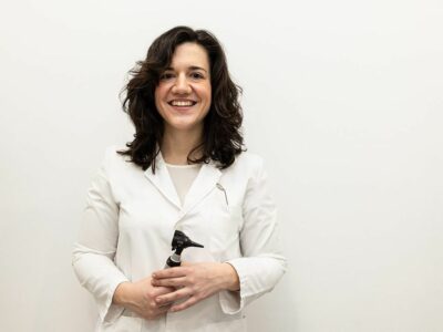 La ronquera persistente no debe normalizarse, según la otorrinolaringóloga Jennifer Cueva