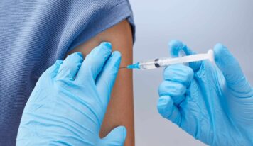 Enfermeras guipuzcoanas advierten: la baja vacunación en personas adultas puede favorecer el regreso de enfermedades ya controladas