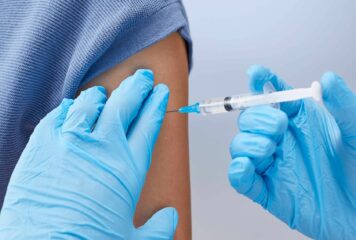 Enfermeras guipuzcoanas advierten: la baja vacunación en personas adultas puede favorecer el regreso de enfermedades ya controladas