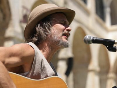 The Yoga Gallery Menorca Fest reúne a un millar de participantes y anuncia doble cita para 2027