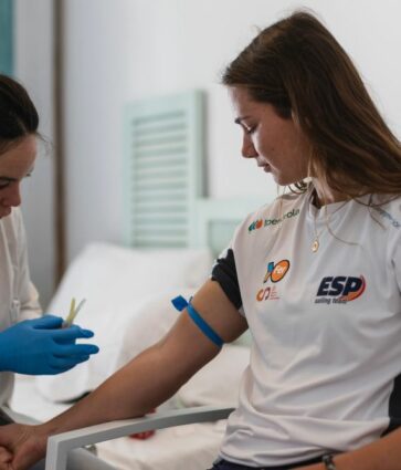 Quironprevención refuerza la medicina preventiva de alta precisión en el camino del equipo preolímpico español de vela hacia Los Ángeles 2028