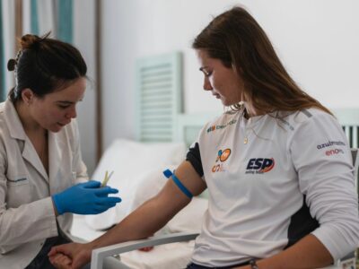 Quironprevención refuerza la medicina preventiva de alta precisión en el camino del equipo preolímpico español de vela hacia Los Ángeles 2028