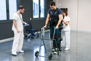 La ataxia puede afectar a la marcha, el equilibrio o el habla y dificultar las actividades cotidianas