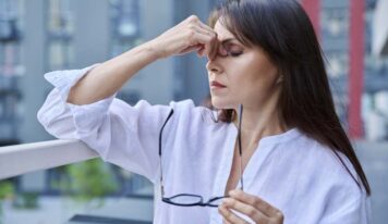 El cansancio que nadie ve después de las vacaciones: el impacto silencioso de los viajes en los ojos