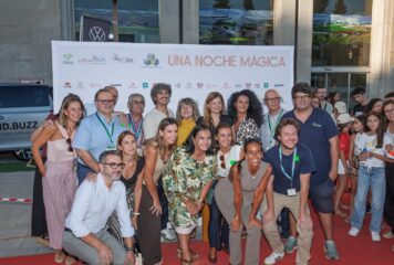 Más de un centenar de pacientes y familiares del Hospital Universitario Virgen de las Nieves disfrutan de una proyección especial de ‘Tres de más’