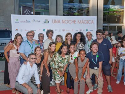 Más de un centenar de pacientes y familiares del Hospital Universitario Virgen de las Nieves disfrutan de una proyección especial de ‘Tres de más’